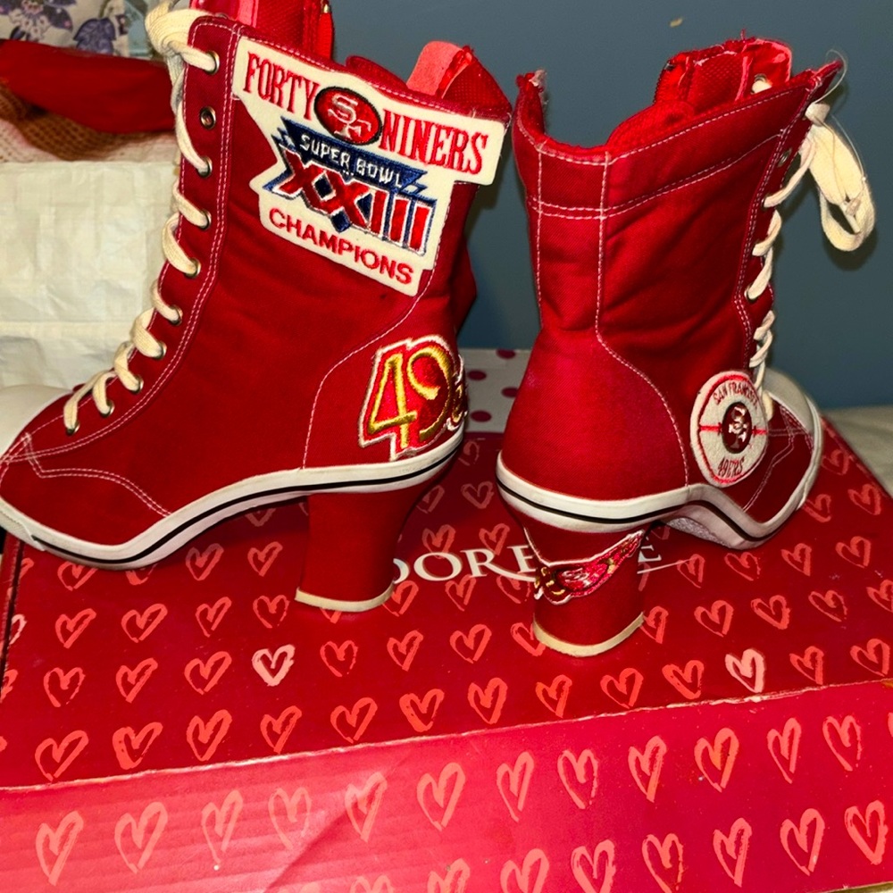 Red vintage sneaker, boots 49ers